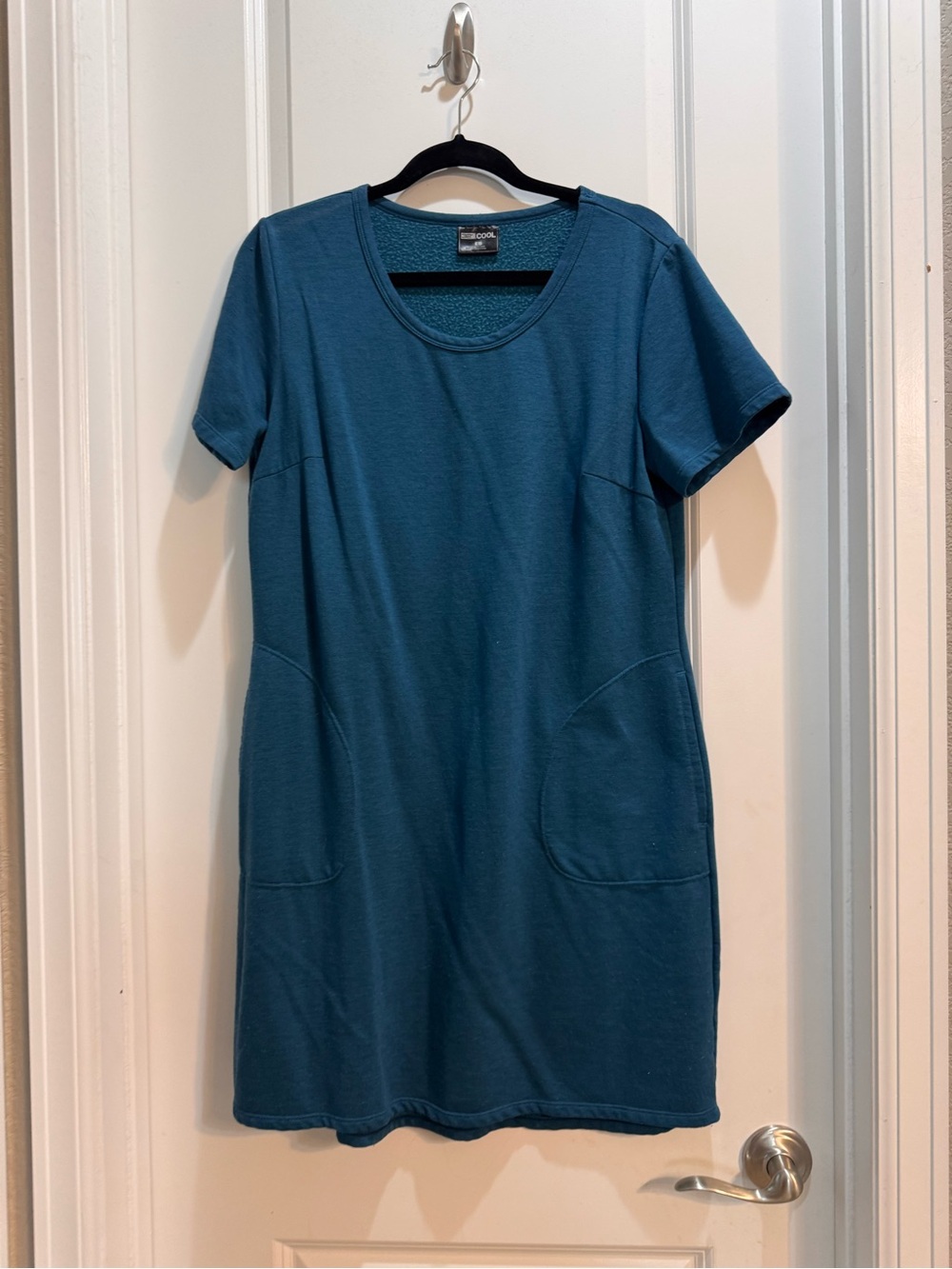 32 Degrees Cool Blue Dress Large Slide Pockets RoundNeck Armpit To Armpit 20”